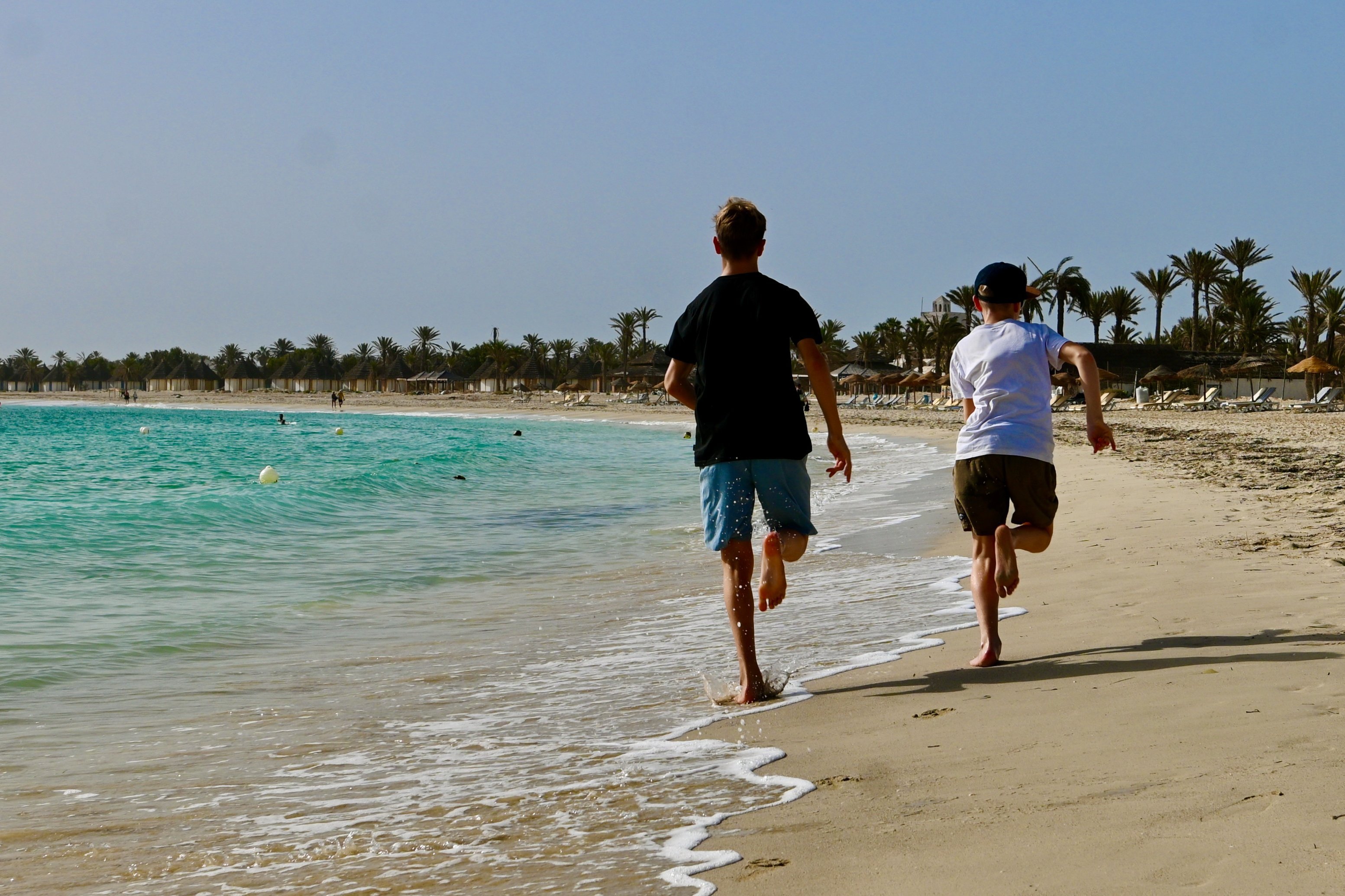Tunesien for family - Tunesien mit Kindern - Jungs am Strand