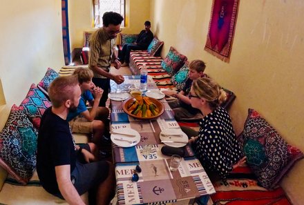 Marokko Summer - Family & Teens - Familie zu Mittag bei Einheimischen 