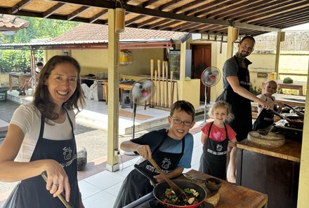 Bali mit Kindern - Bali for family - Familie beim Kochkurs