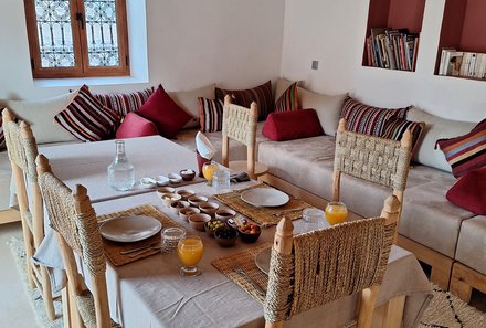 Marokko Familienurlaub - Eco Lodge Ait Bouguemez Unterkunft Esstisch