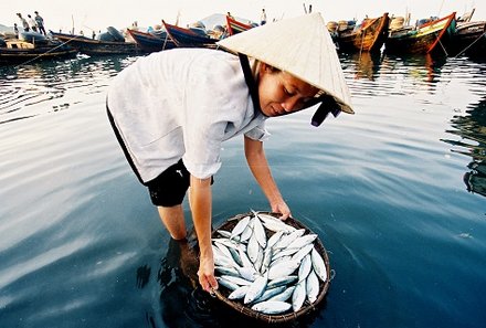 Vietnam mit Baby - Vietnam mit Baby und Kind -  Erlebnisbericht - einheimischer Junge beim fischen