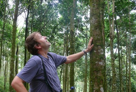 Familienreise Costa Rica - Costa Rica Family & Teens - Mann im Regenwald