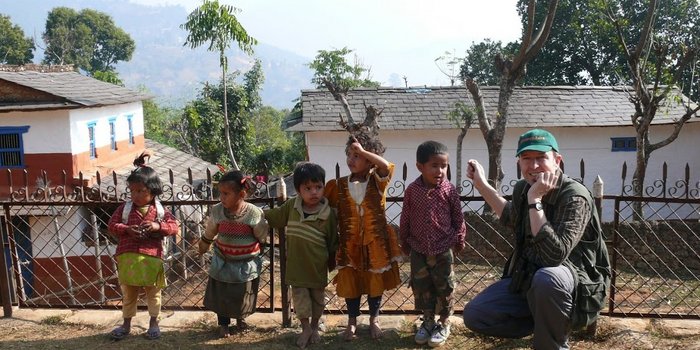 Nepal mit Kindern - Nachhaltiges Reisen & Familienreisen - Kinder unterstützen in Nepal