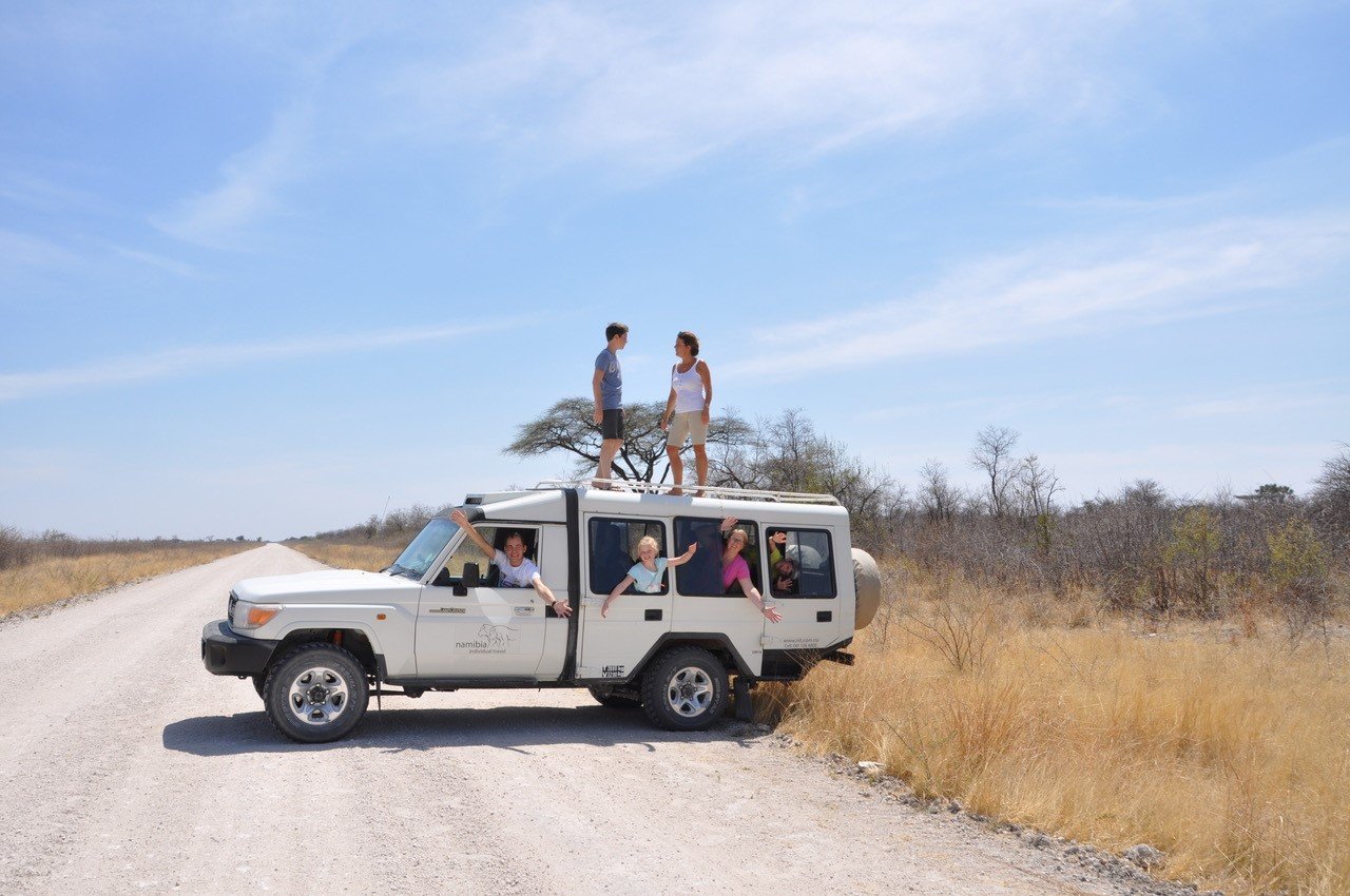 Namibia mit Kindern - Namibia Rundreise mit Kindern - Geführte Namibia Rundreise mit Kindern - Kids auf Jeep