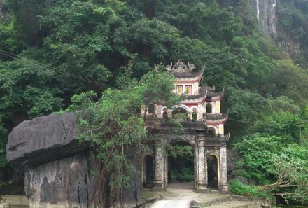 Vietnam Familienreise - Vietnam for family Summer - Besuch des Bich Dong Tempel