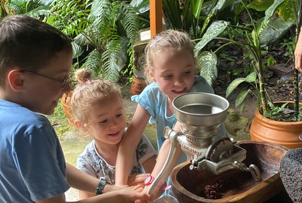 Costa Rica Familienreise - Costa Rica individuell -  Kids bei Schokoladentour