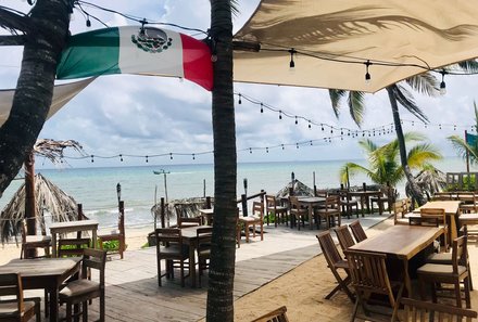 Mexiko Familienreise - Mexiko for family - Verlängerung im Strandhotel Petit Lafitte in Playa del Carmen - Terrasse am Meer