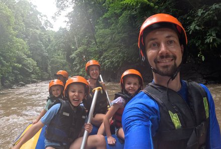 Bali mit Kindern - Bali for family - Familie unternimmt Raftingtour
