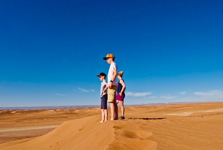 Marokko mit Kindern - Marokko for family - Familie in den Dünen der Sahara