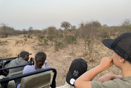 Südafrika mit Kindern - Südafrika Reise mit Kindern - Jugendliche auf Safari im Krüger Nationalpark
