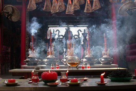 Familienreise Vietnam - Vietnam for family - Tempel Kerzen