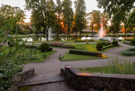 Familienreise Baltikum Family & Teens - Baltikum mit Kindern - Lettland - Park in Cesis