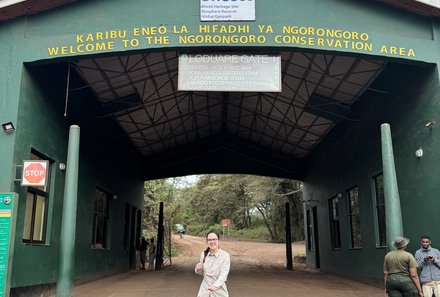 Tansania Familienreise - Tansania Family & Teens - Ngorongoro Krater - Eingang UNESCO