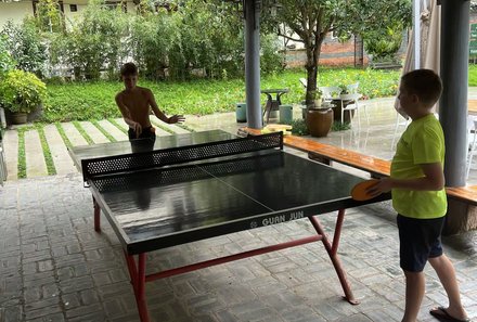 China mit Kindern - China for family - Freizeit Li-Fluss - Tischtennis spielen