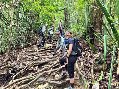 Malaysia & Borneo Family & Teens - Malaysia Familienreise - Wanderung durch den Regenwald