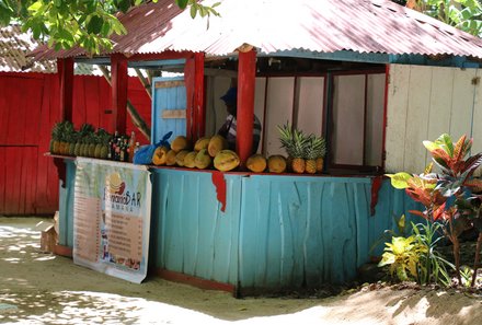 Dominikanische Republik mit Kindern - Dom Rep Familienreise - Samana - Einheimischer Strandbar