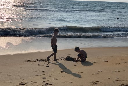 Sri Lanka Familienreise - Sri Lanka Summer for family - Kinder am Strand