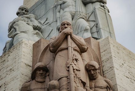 Familienreise Baltikum Family & Teens - Baltikum mit Kindern - Lettland - Riga Freiheitsdenkmal