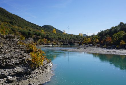 Albanien Familienreise - Albanien for family individuell - Fluss Vjosa und Landschaft