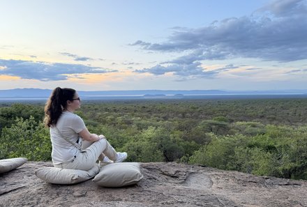 Serengeti mit Kindern individuell - Best of Familiensafari Serengeti - Aussichtspunkt mit Sitzkissen