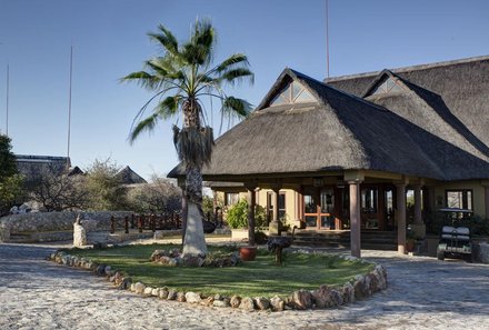 Individuelle Namibia Familienreise Deluxe - Epacha Game Lodge - Außenansicht