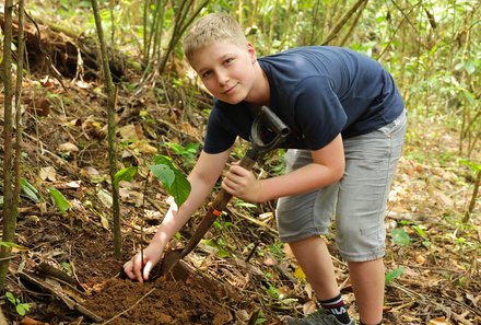Familienurlaub Costa Rica - Costa Rica Abenteuer Regenwald und Karibik - Baum pflanzen