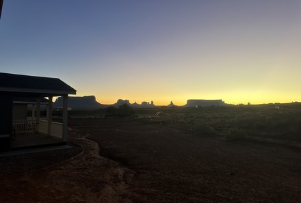 USA Südwesten mit Kindern - USA Westküste for family individuell - Abenteuer im Wilden Westen - Sonnenuntergang bei Monument Valley