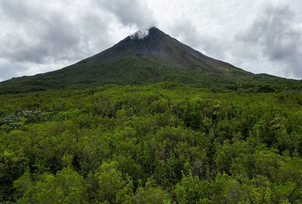 Costa Rica Familienreise - Costa Rica Family & Teens individuell - Wanderung im Vulkan Arenal Nationalpark - Ausblick auf Vulkan