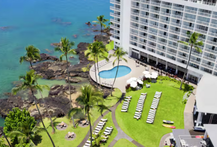 Hawaii Inselhopping for family individuell - Familienreise Hawaii mit Kindern - Grand Naniloa Hotel - Pool mit Bucht am Hotel