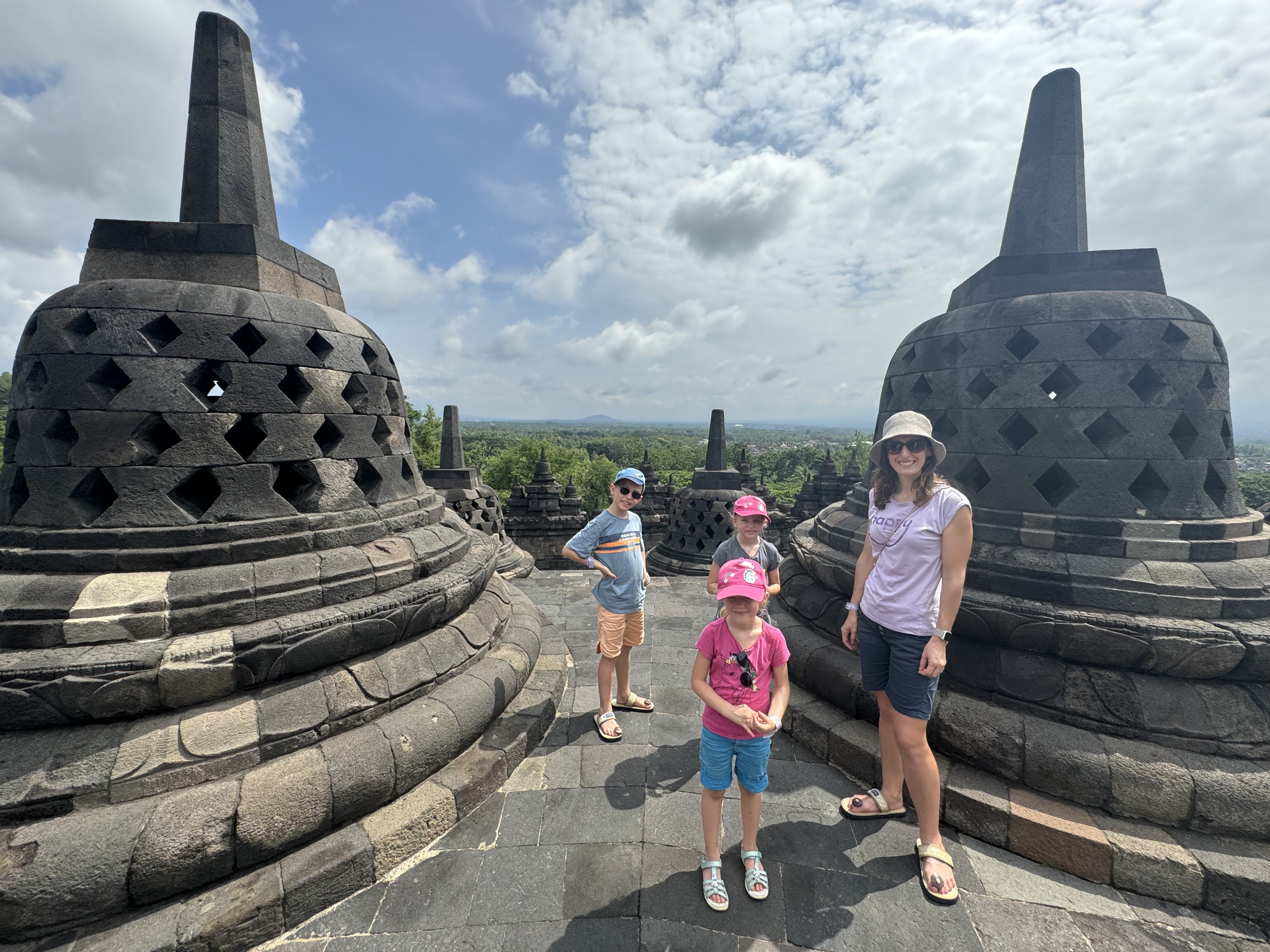 Bali Familienurlaub - Familienreisen Indonesien - Borobudur Tempel auf Java