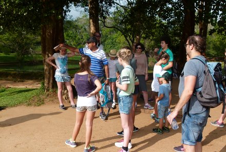 Sri Lanka for family - Sri Lanka Familienreise - Reisegruppe beim Sigiriya Felsen