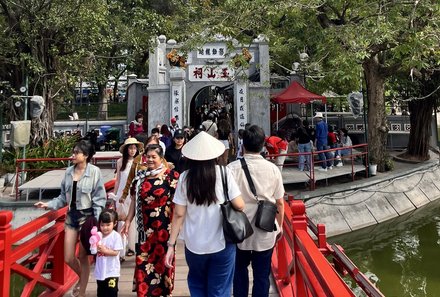 Vietnam Familienreise - Vietnam for family Summer - Hoan Kiem See Rote Brücke