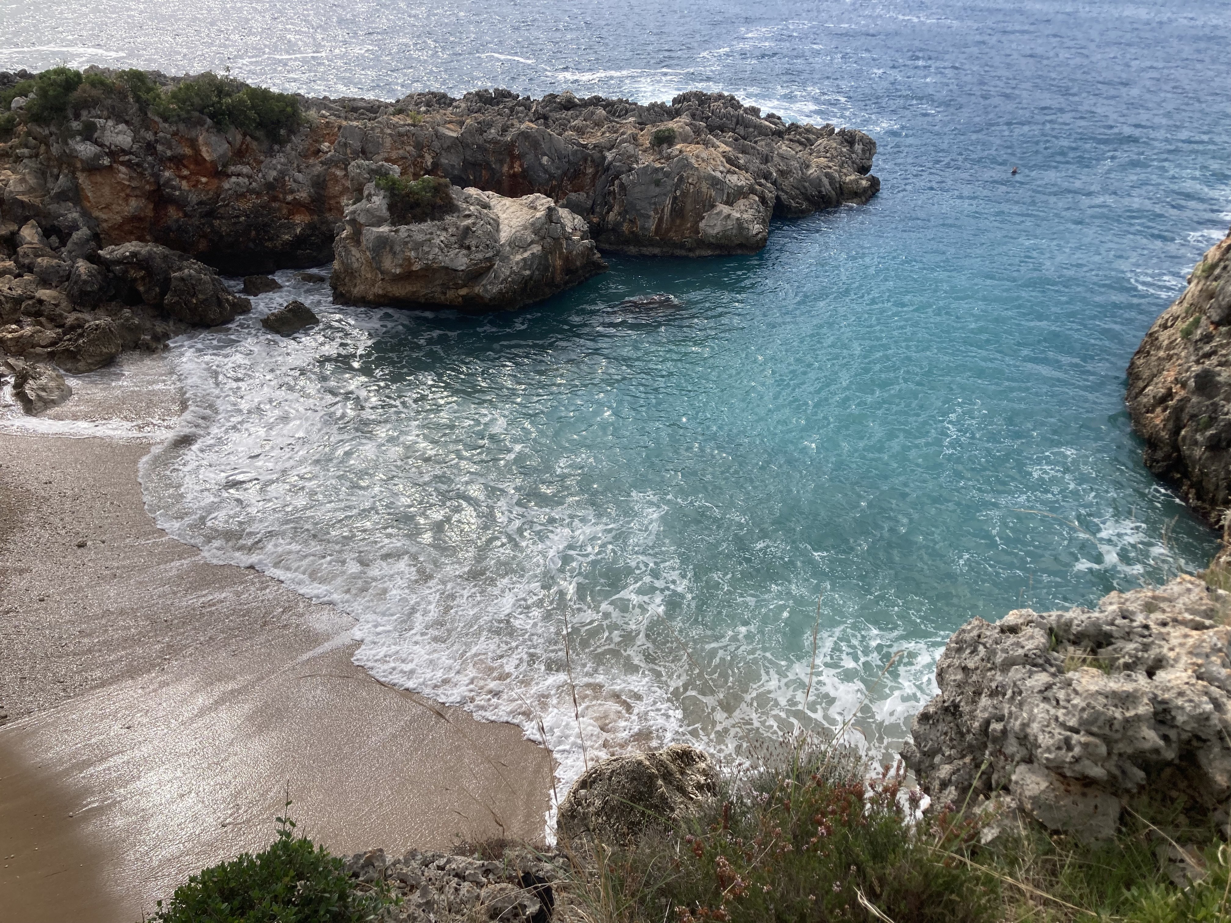 Albanien mit Kindern - Tipps & Erfahrungen - Kleine Bucht bei Himare