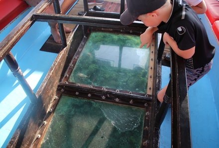 Jordanien Rundreise mit Kindern - Aqaba - Glasbodenboot mit Kindern