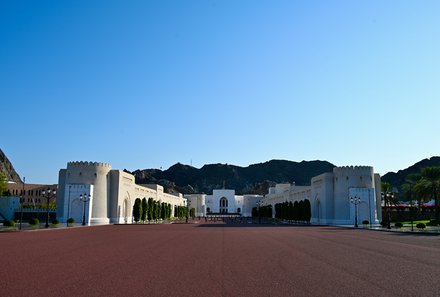 Oman for family individuell - Oman mit Kindern - Blick auf Al Alam Sultanspalast Muscat