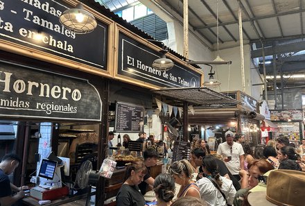 Patagonien Family & Teens - Buenos Aires - Platz Mercado mit Restaurant