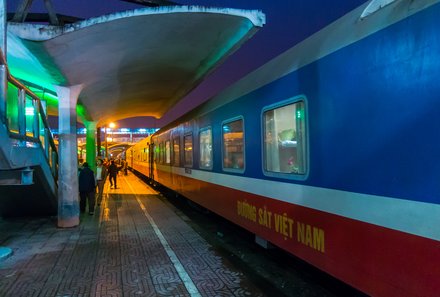 Vietnam Familienreise - Vietnam mit Kindern - Nachtzug Station