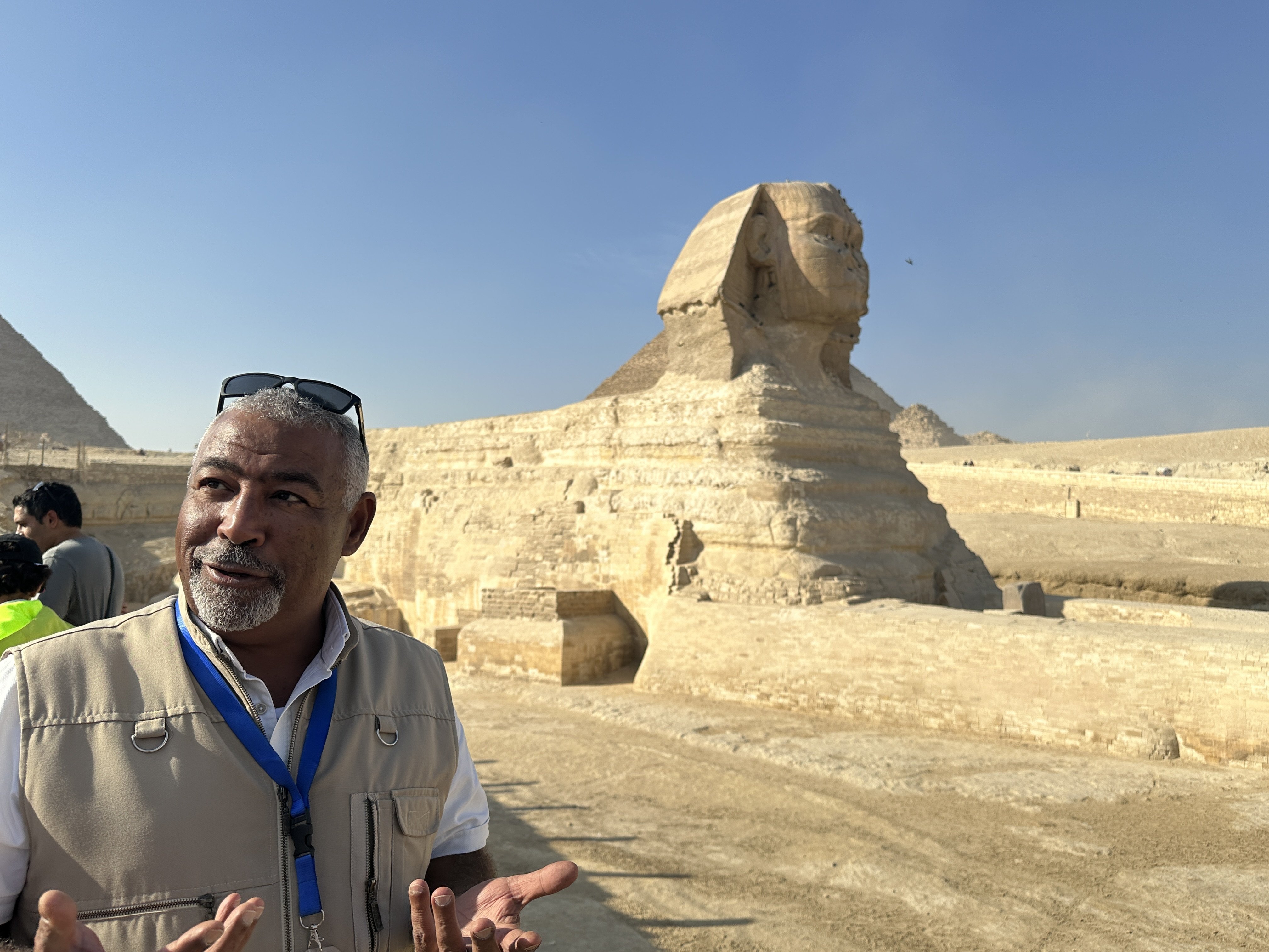 Familienurlaub Ägypten - Familienreise nach Ägypten - Reiseleiter beim Sphinx