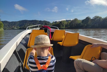 Familienurlaub Malaysia & Borneo - Malaysia & Borneo for family individuell - Kinabatangan River - Kind auf Flusssafari