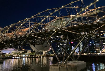 Bali for family deluxe - Familienreise Bali mit Kindern - Singapur Brücke mit Lichter