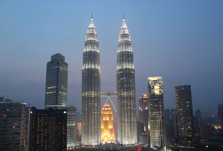 Malaysia for family individuell - Familienreise Malaysia & Borneo Rundreise - Twin Towers beleuchtet