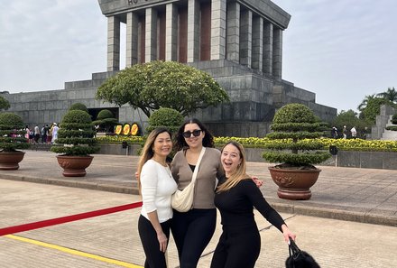 Vietnam Familienreise - Vietnam for family Summer - Besuch Mausoleum