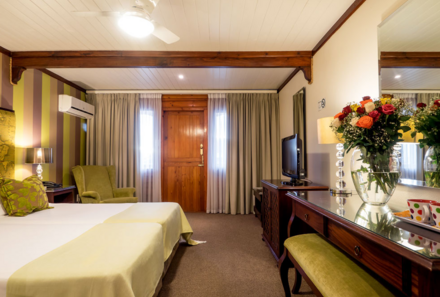 Garden Route for family - Südafrika mit Kindern - Knysna Log Inn Hotel Zimmer