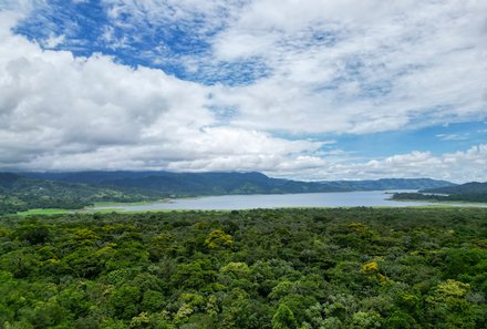 Costa Rica Familienurlaub - Costa Rica for family individuell - Wanderung im Vulkan Arenal Nationalpark - Ausblick auf See