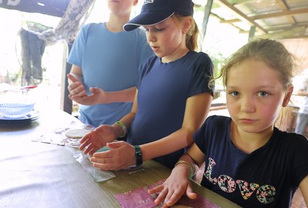 Costa Rica for family Deluxe - Familienreise in Costa Rica - Kinder bei Besuch einer lokalen Schule 