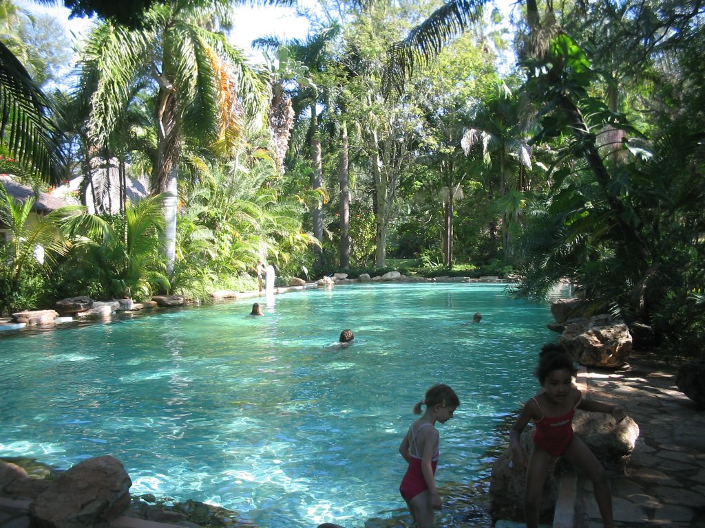 Natururlaub mit Kindern - Outdoor Reisen mit Kindern - Familienurlaub Natur - Freizeit am Pool