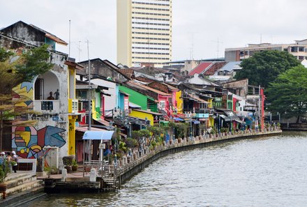 Familienurlaub Malaysia & Borneo - Malaysia & Borneo for family individuell - Fluss mit bunten Häusern in Malakka 