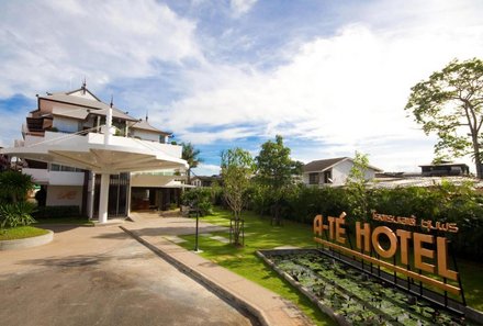 Thailand Familienreise mit Kindern - Thailand for family individuell - A-Te-Chumphon Hotel - Eingang