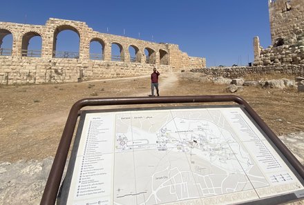 Jordanien for family - Jerash - Automobilmuseum und Tafel