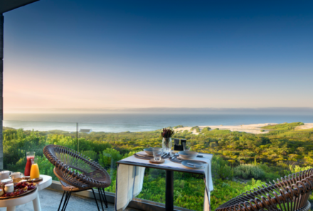 Garden Route Familienreise mit Kindern deluxe - Morukuru Beach Lodge - Essen auf der Terrasse